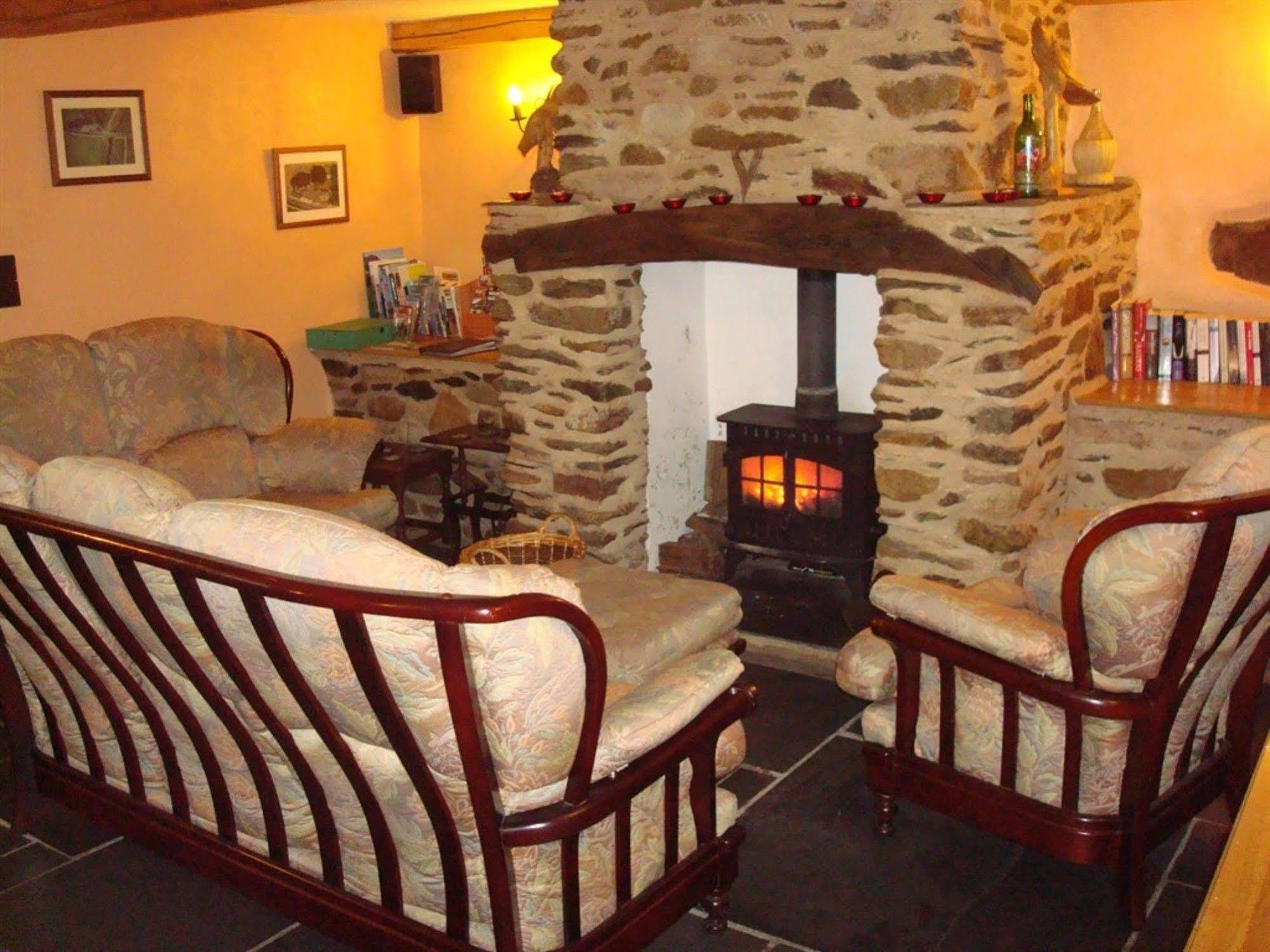 The Wayside And Whisky Barn Hotel Whitbeck Eksteriør billede