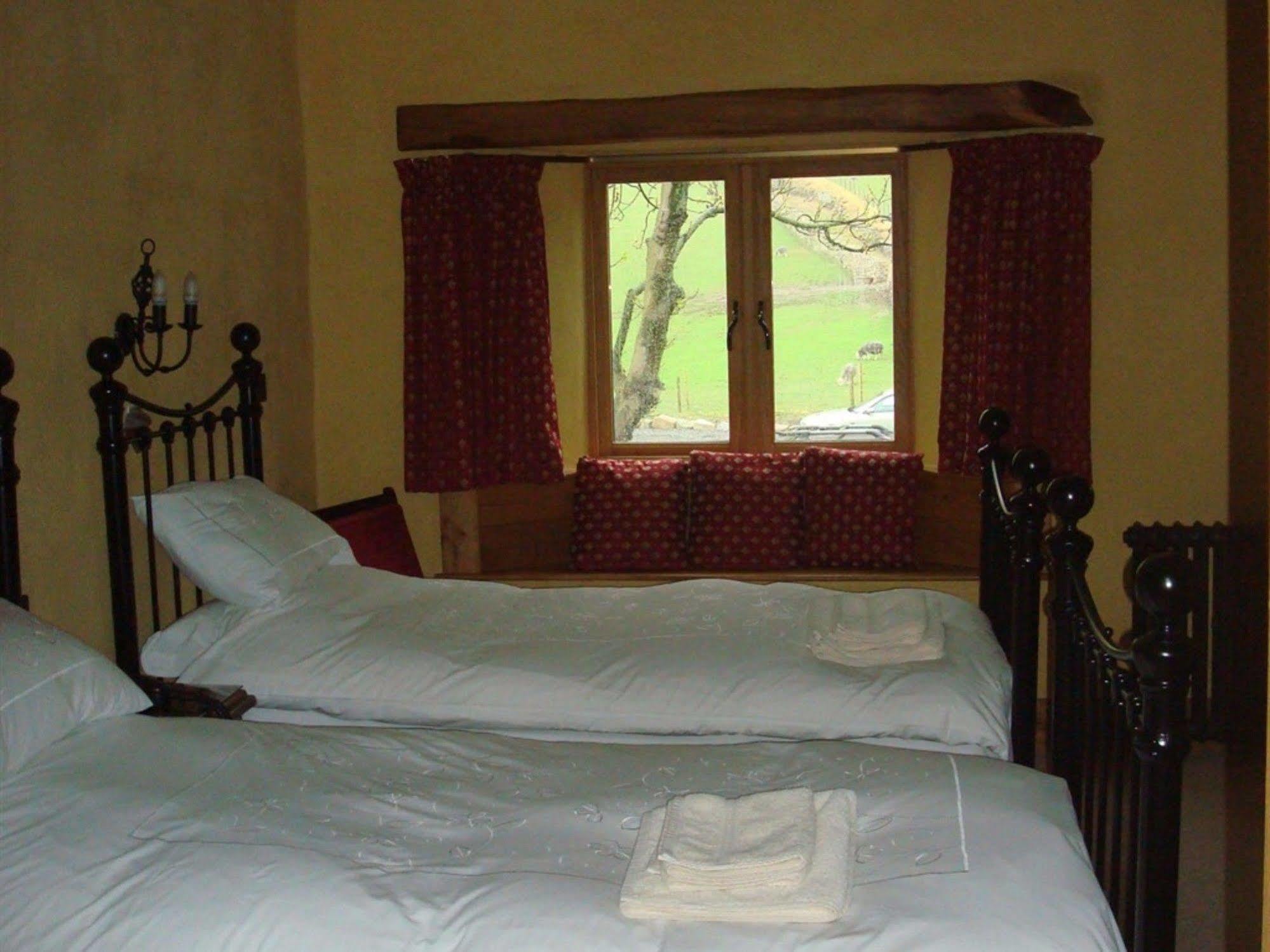 The Wayside And Whisky Barn Hotel Whitbeck Eksteriør billede