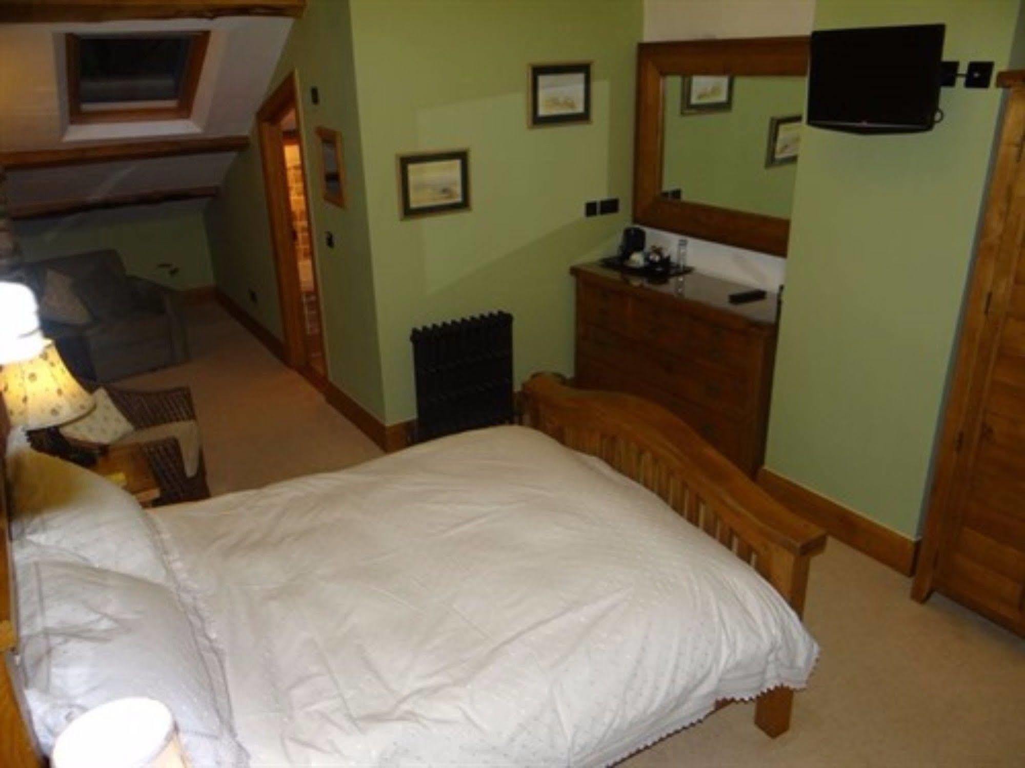 The Wayside And Whisky Barn Hotel Whitbeck Eksteriør billede
