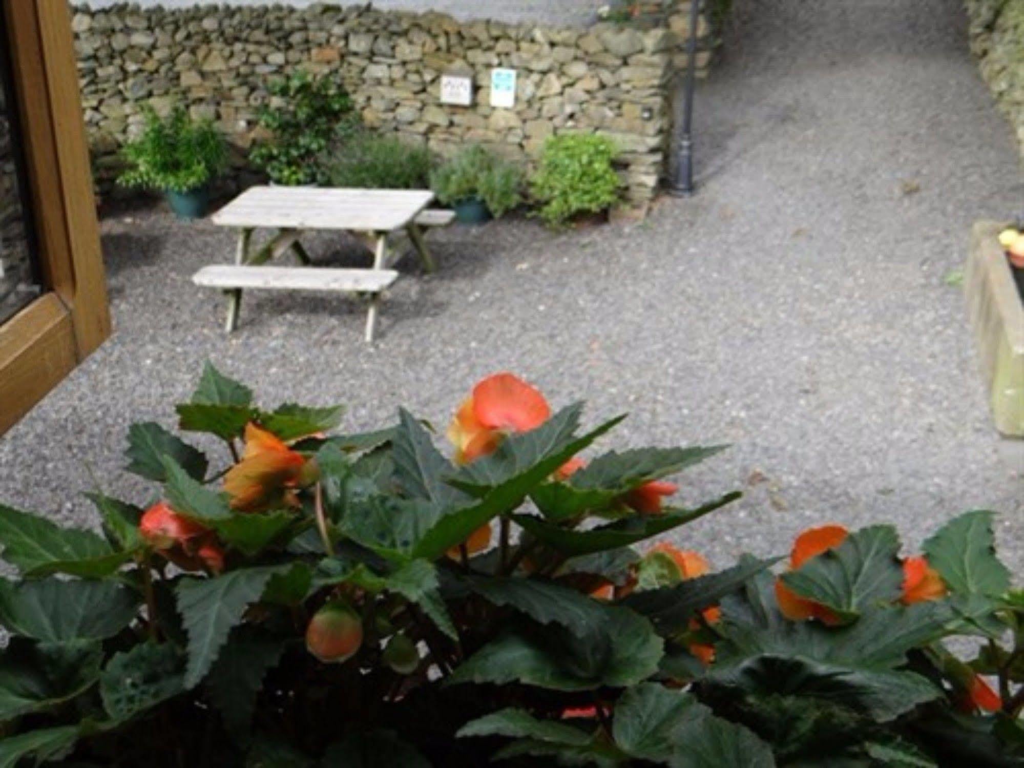 The Wayside And Whisky Barn Hotel Whitbeck Eksteriør billede