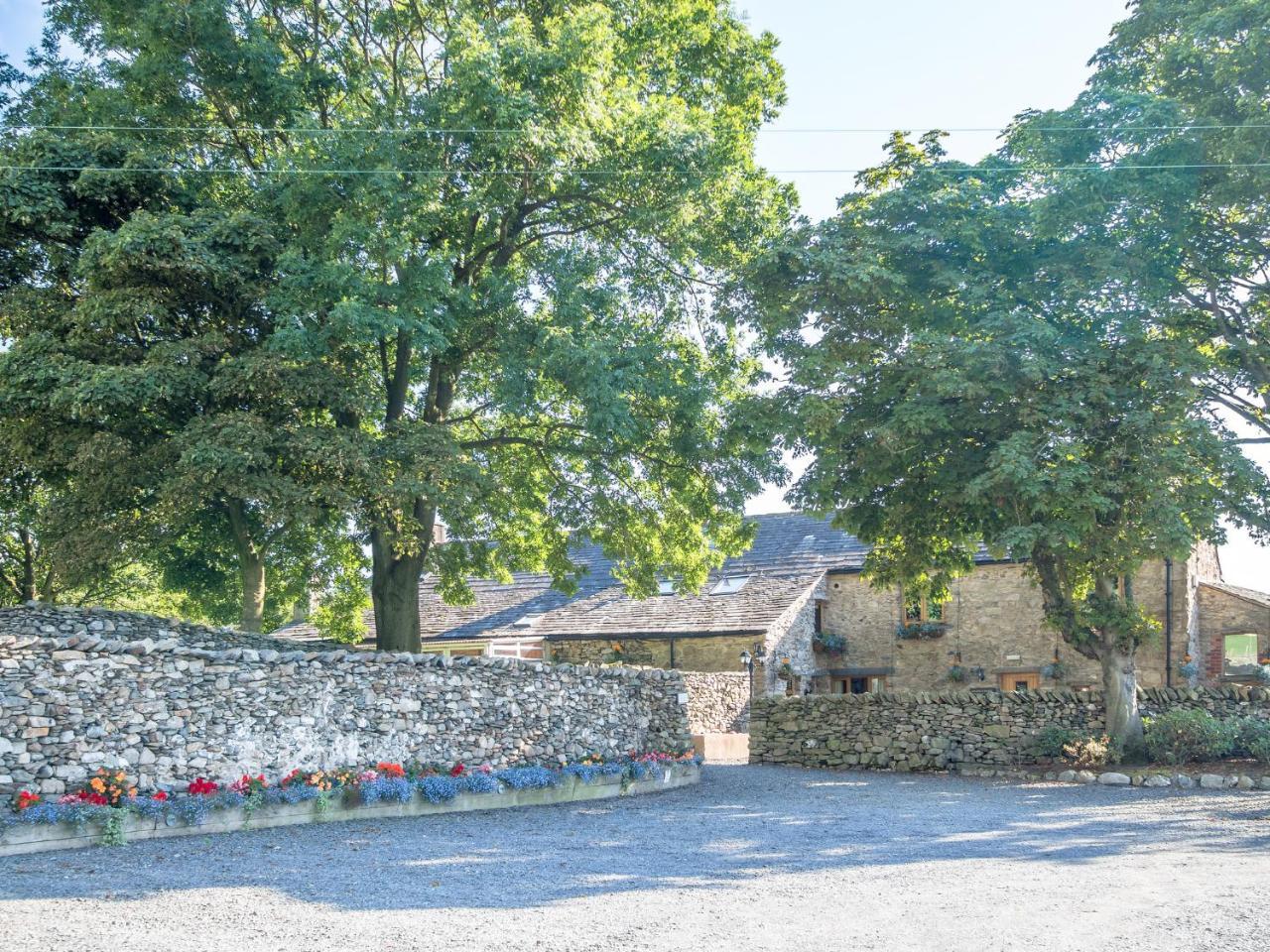 The Wayside And Whisky Barn Hotel Whitbeck Eksteriør billede